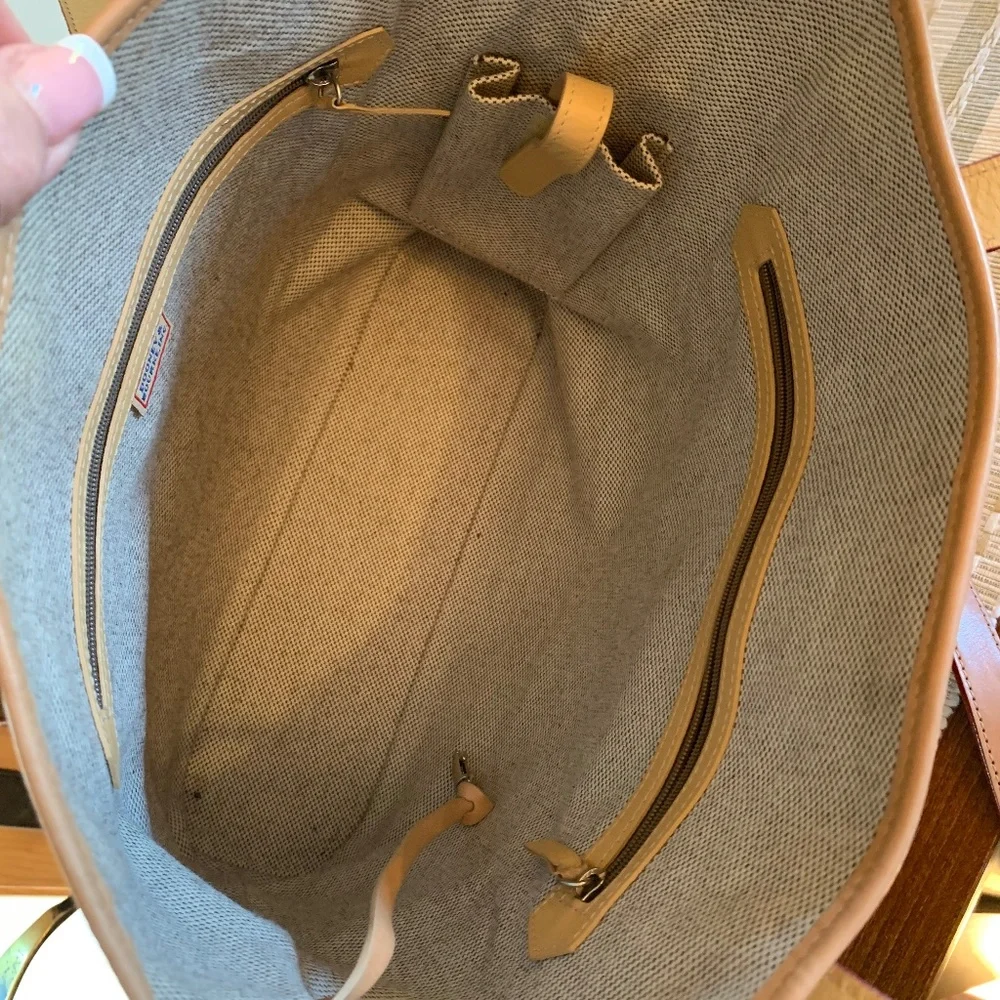 ☀️GUC Dooney & Bourke Signature top handle shoulder bag w/leather trim - Picture 6 of 15